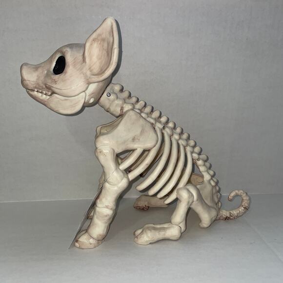 10" SITTING PIG SKELETON SPOOKY BONEZ DEAD ANIMAL PROP DECORATION NEW - Picture 1 of 6